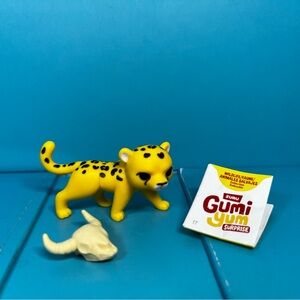 ⭐️ Zuru - Gumi Yum Surprise - Wildlife Series - Leopard w/ skull accessory